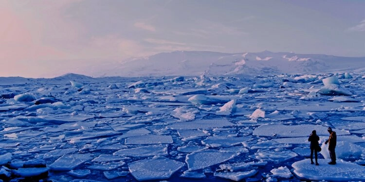 Schmelzende Eisplatten im Raum Island