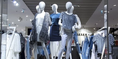 Neue Kleidung: Schnell und günstig – Was steckt hinter "Fast Fashion"?