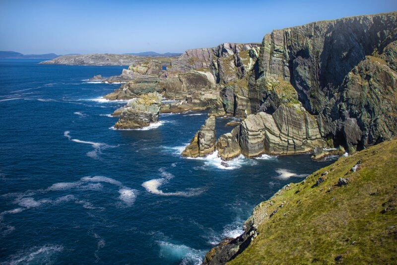 Klippen des Mizen Head an der Küste Irlands