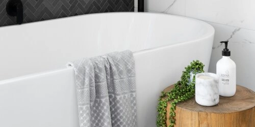 Duschen nur mit Wasser – ein gesunder Trend?