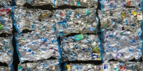 Glas- vs Plastikflaschen im Vergleich- was ist umweltfreundlicher?