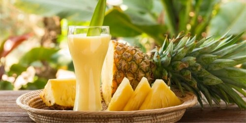 Ananas-Kokos-Smoothie in 4 Schritten: Easy, frisch & lecker!