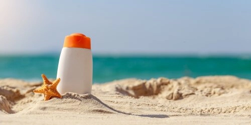 Octocrylen in Sonnencremes: unsichtbares Risiko für Haut und Meer