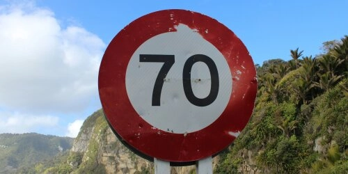 Ein landesweites Tempolimit? Pro und Contra Argumente