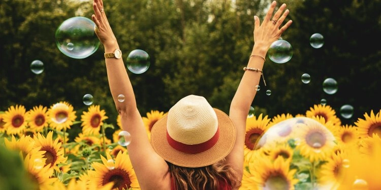 Seifenblasen und Sonnenblumen - Was braucht man mehr, um glücklich zu sein?