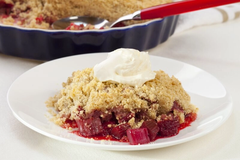 Süßsaurer Rhabarber-Crumble!